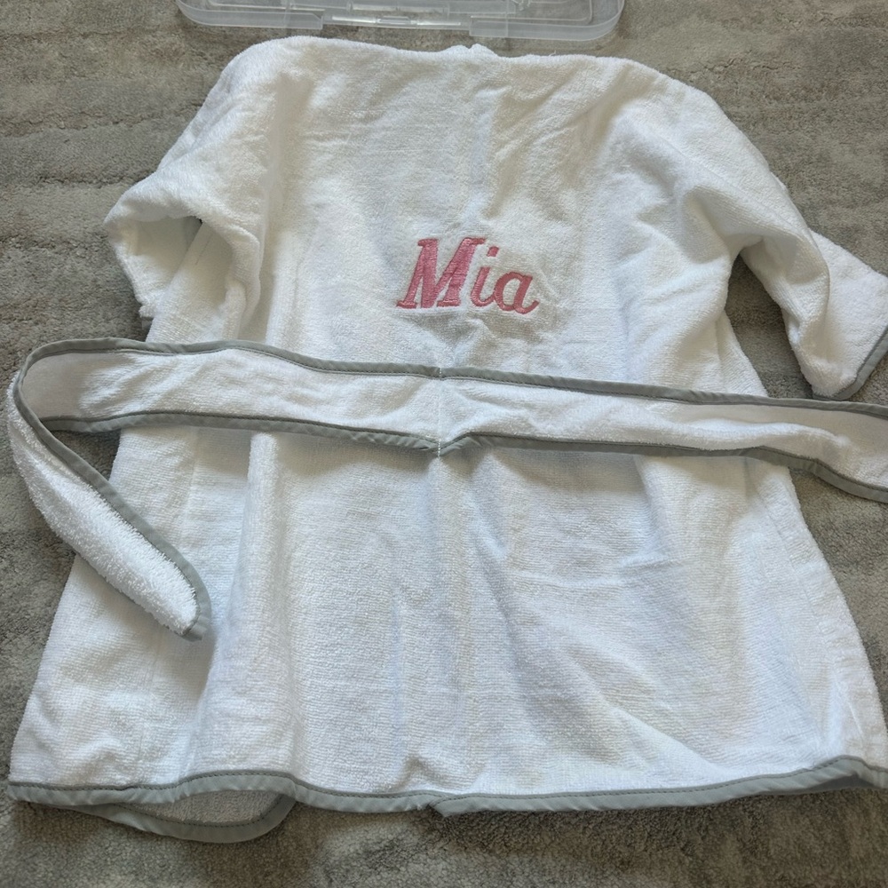 White Hooded Towel Robe gray trim with Pink monogram “Mia” NWT